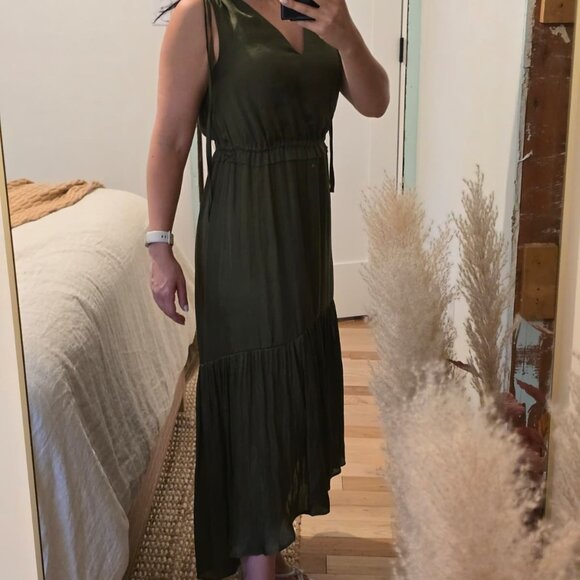 Green flowy dress - Picture 2 of 5